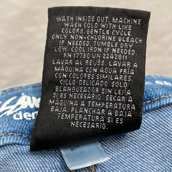 Women’s Mossimo light wash denim high rise floral lace shorts. Size 4/27. - Picture 6 of 7